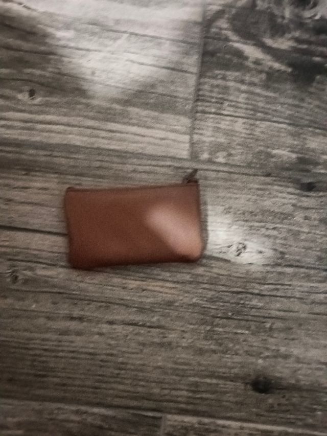 Cartera marrón de piel