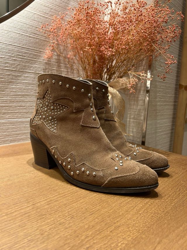 Botin piel Ercilla. le faltan 2 chinchetas