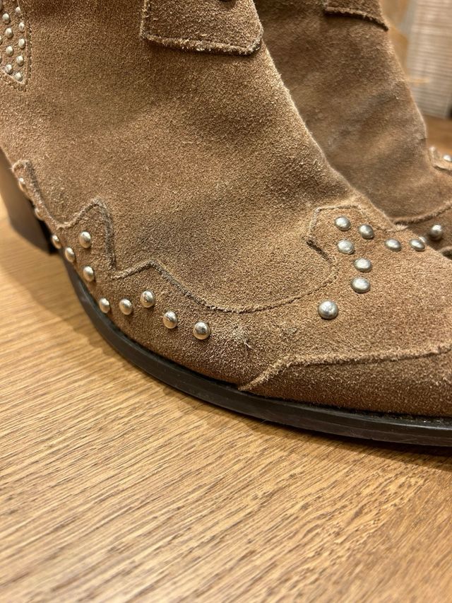 Botin piel Ercilla. le faltan 2 chinchetas