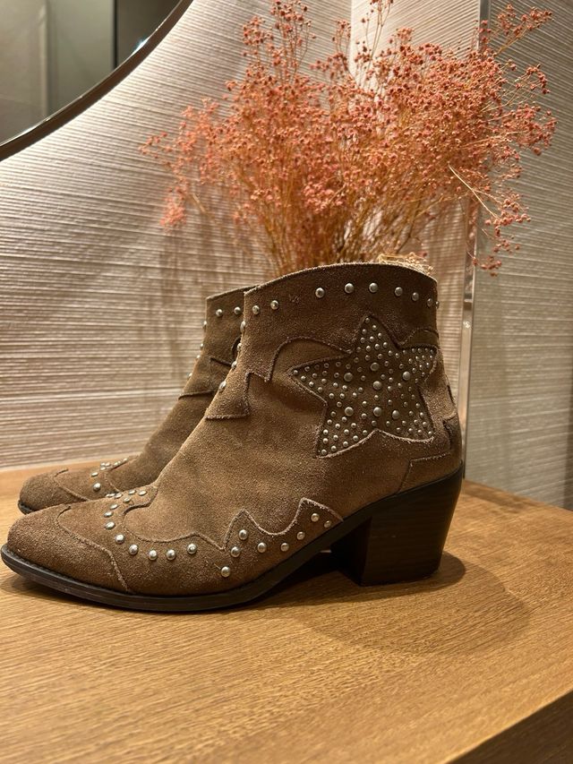 Botin piel Ercilla. le faltan 2 chinchetas