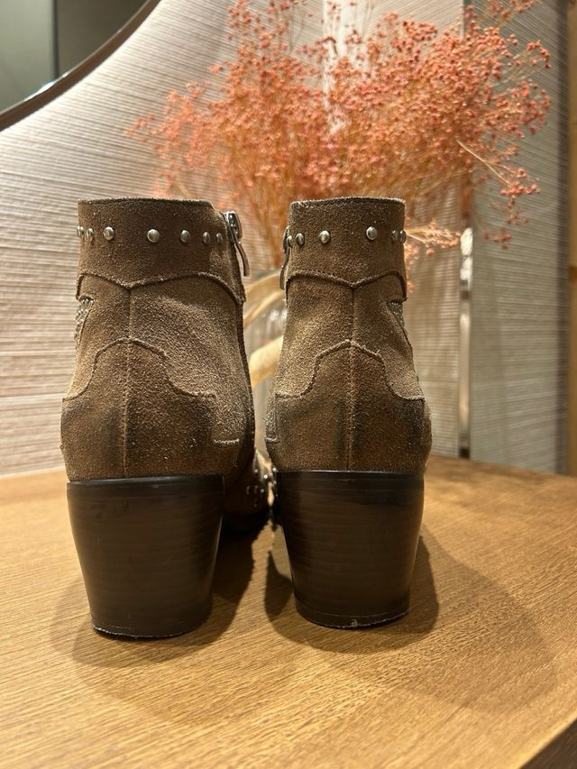 Botin piel Ercilla. le faltan 2 chinchetas