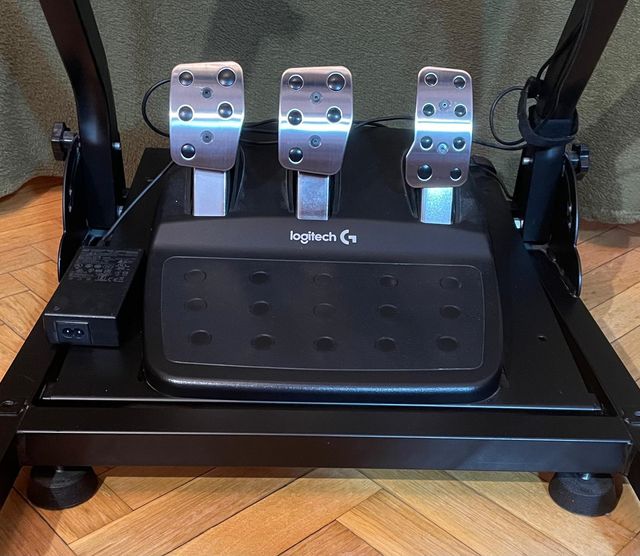 VOLANTE G29 PLAYSTATION, PEDALES Y SOPORTE