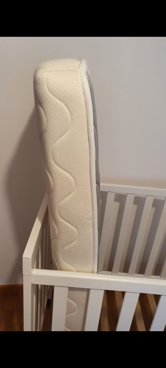 Cuna blanca con colchón