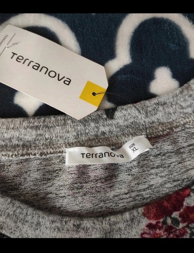 Maglioncino oversize a fiori