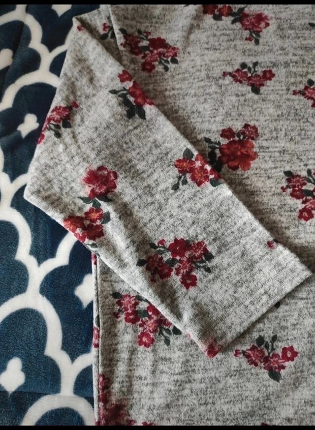 Maglioncino oversize a fiori