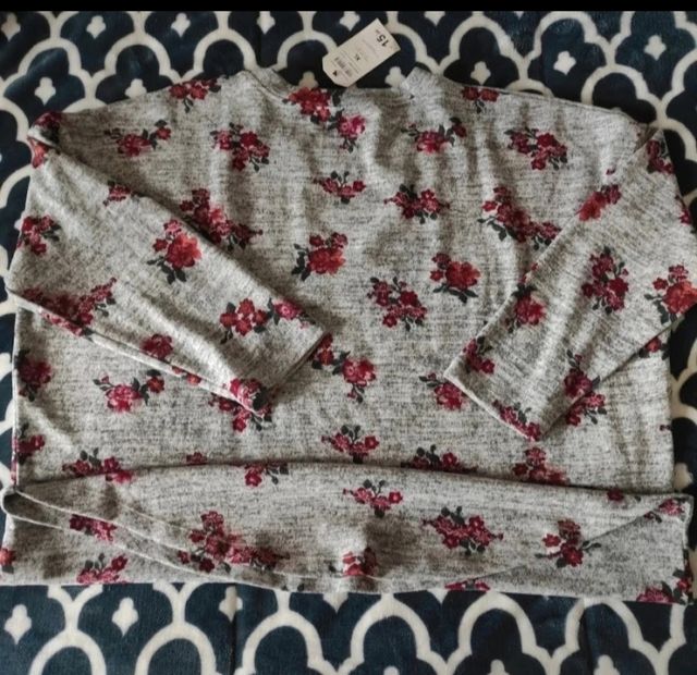 Maglioncino oversize a fiori