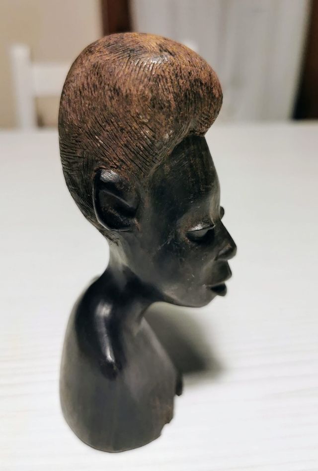 Donna indigena scultura in Ebano. H 12,5