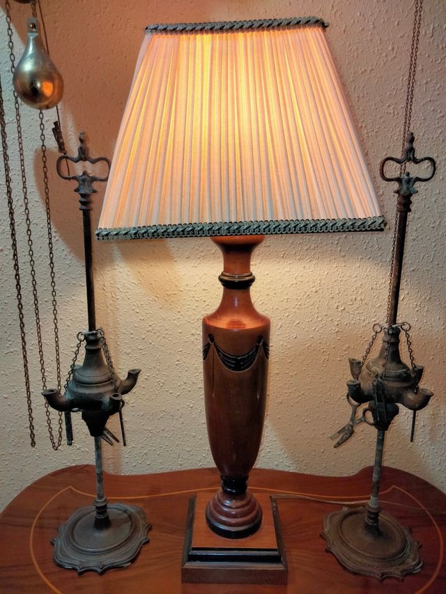 Antiche lampade da tavolo in bronzo con portacandele in olio di paraffina