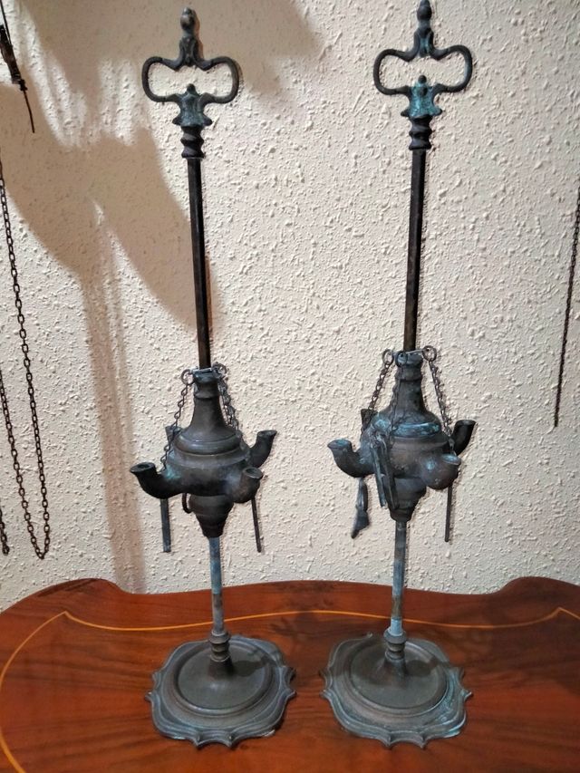 Antiche lampade da tavolo in bronzo con portacandele in olio di paraffina