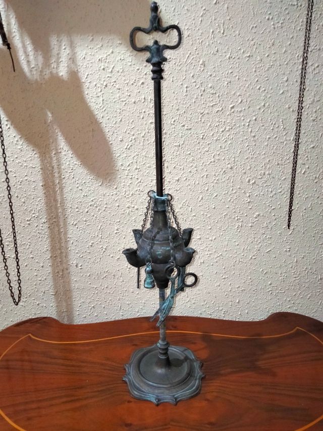 Antiche lampade da tavolo in bronzo con portacandele in olio di paraffina