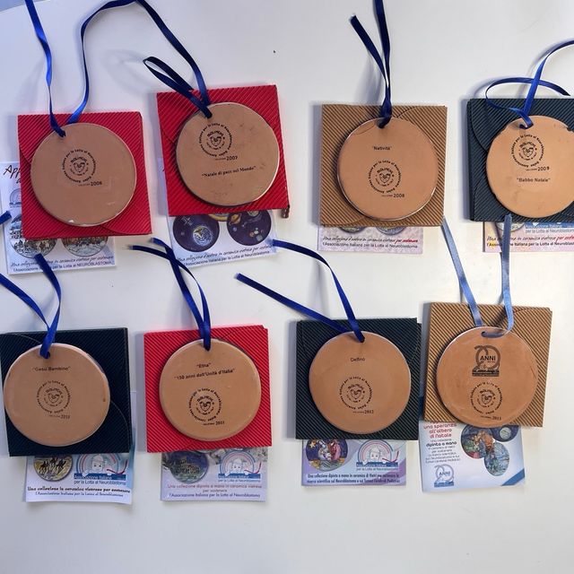 Formelle natalizie di ceramica artistica