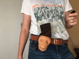 bolsa de judas limosnera de cuero piel tsantsa