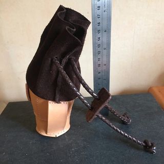 bolsa de judas limosnera de cuero piel tsantsa