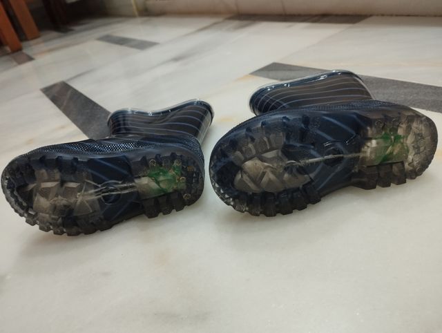 Botas de agua con luces, para niño