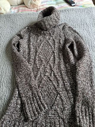 Jersey de cuello cisne con coderas.