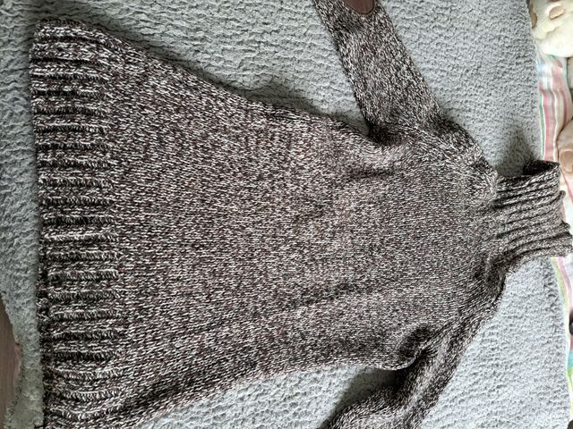 Jersey de cuello cisne con coderas.