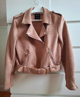 Cazadora biker tipo antelina color nude. NUEVA