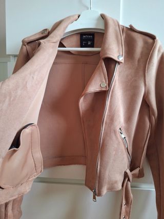 Cazadora biker tipo antelina color nude. NUEVA