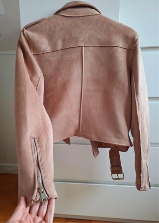 Cazadora biker tipo antelina color nude. NUEVA