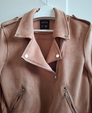 Cazadora biker tipo antelina color nude. NUEVA