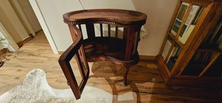 Mueble tipo licorera de madera maciza