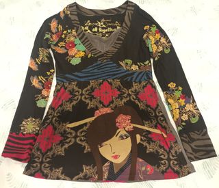 Camiseta Desigual S bordada y dorada