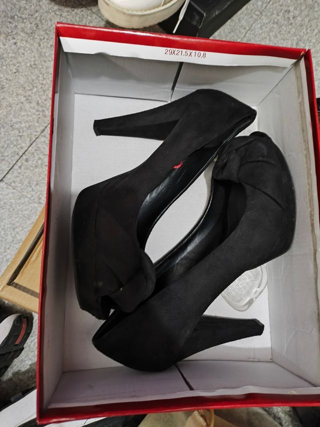 Zapatos de vestir nuevos