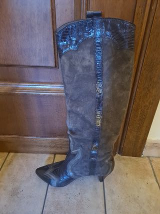 Stivali pelle e scamosciati molto particolari