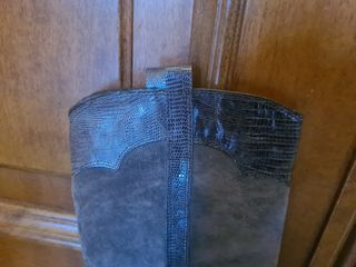 Stivali pelle e scamosciati molto particolari