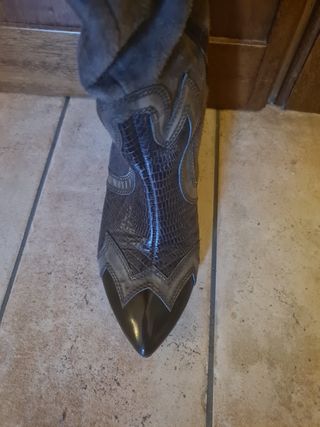 Stivali pelle e scamosciati molto particolari