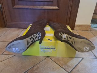 Stivali scamosciati testa moro