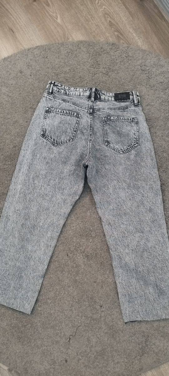 Jean mujer, gris. Stradivarius. Talla 38