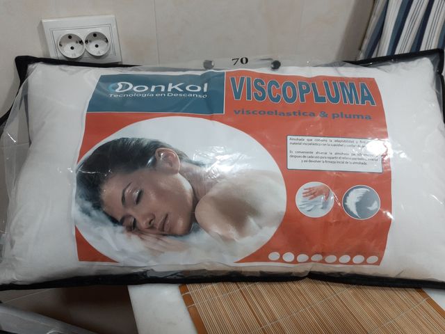 Almohada viscoelástica y plumas