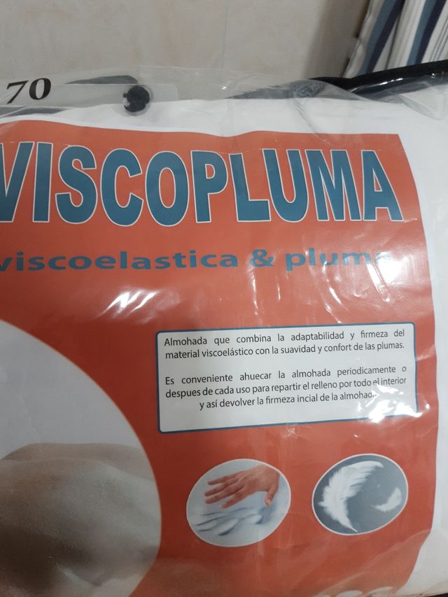 Almohada viscoelástica y plumas