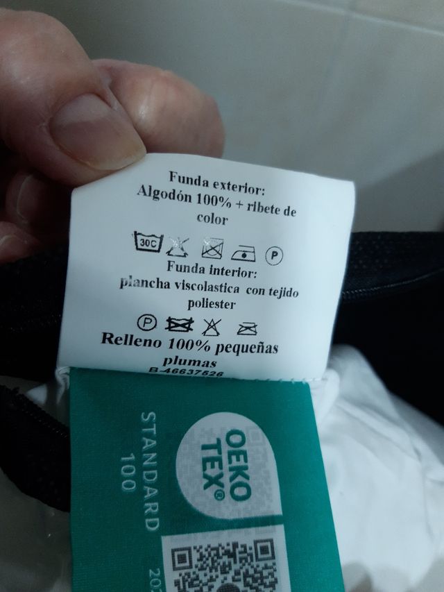 Almohada viscoelástica y plumas