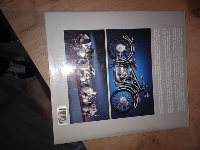 Libro sobre motos BMW