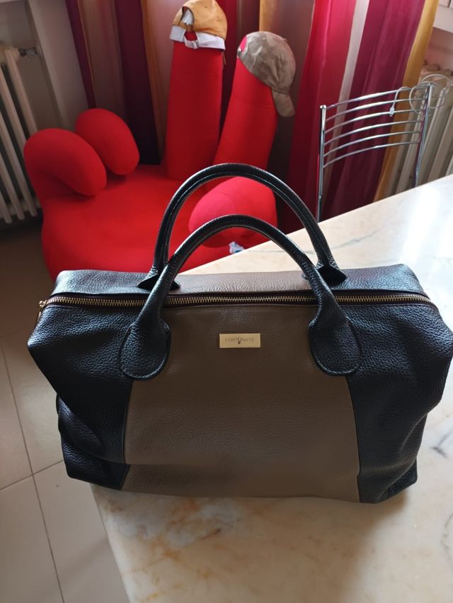 Borsa elegante e capiente.OCCASIONE