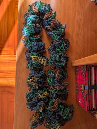 Sciarpa ricamata a mano