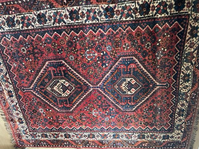 Alfombra antigua de lana