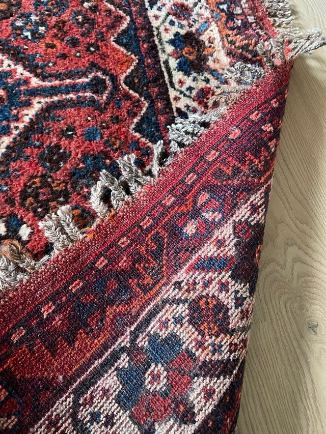 Alfombra antigua de lana