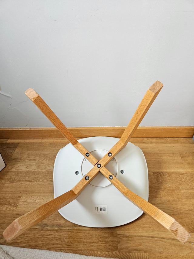 Silla infantil blanca en perfecto estado