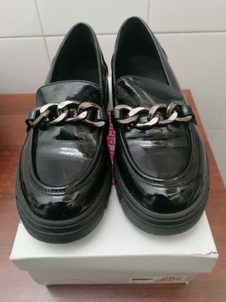 Scarpe basse di vernice lucide n35 