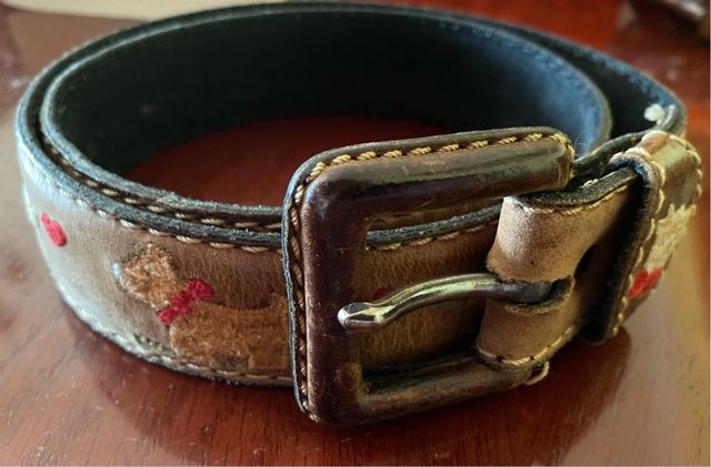 Cinturón perros bordados
