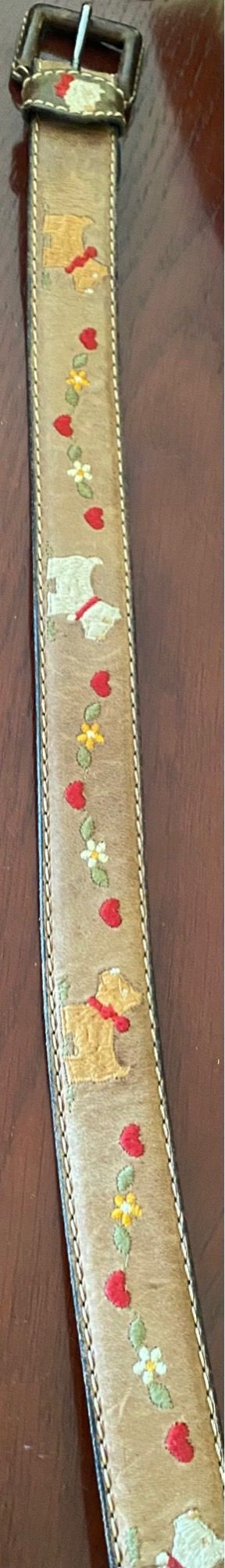 Cinturón perros bordados
