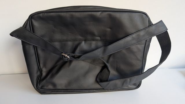 Maletín Real Madrid negro y morado