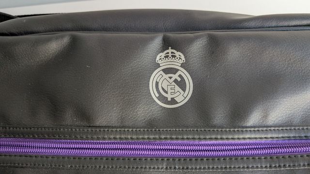Maletín Real Madrid negro y morado