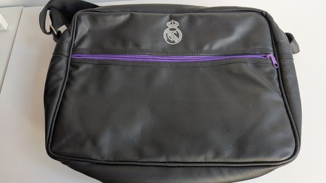 Maletín Real Madrid negro y morado