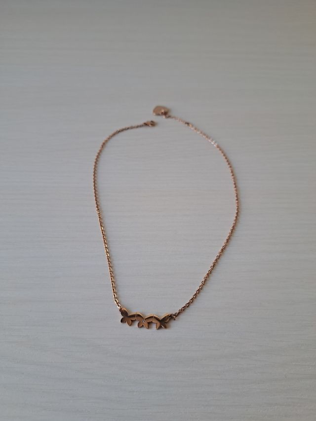 Collana con tre farfalle