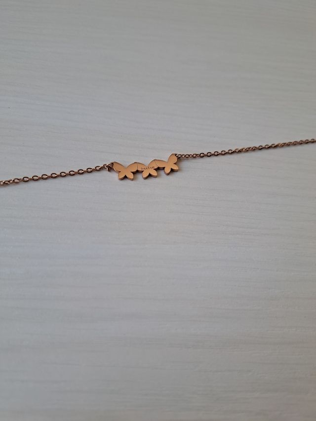 Collana con tre farfalle