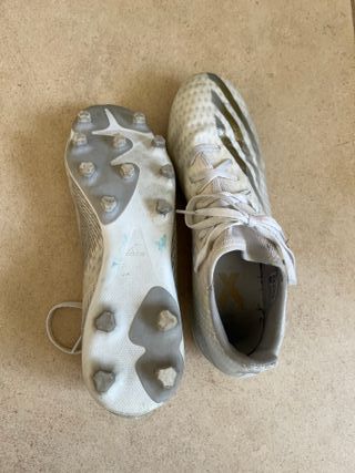 ADIDAS BOTAS DE FUTBOL O RUGBY. TALLA US9 / FR 42